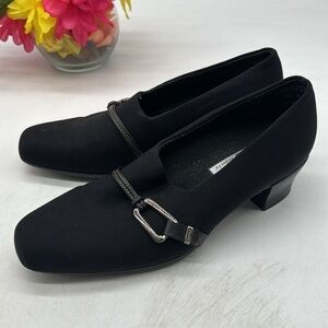Munro Black Slip On Heels Size 6.5 BHE5523D